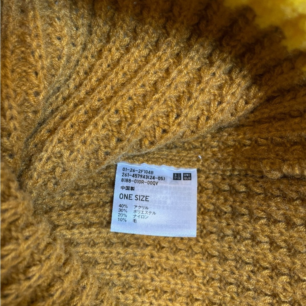 2020s Marni x Uniqlo Two-Tone Yellow Knit Beanie - Picture 4 of 4